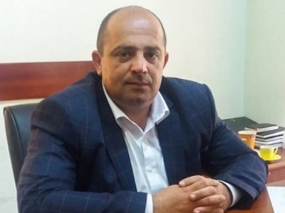 Արման Մանուկյանը երկաթե ձողով մուտք է գործել Իջեւանի քաղաքապետարան և հայտարարել է, թե ինքն է Իջևանի քաղաքապետ