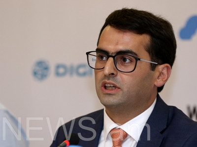 Armenian official receives newly appointed Romanian Ambassador
