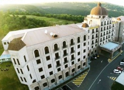 Ծաղկաձորի «Գոլդեն Փելիսը» պետությանը նվիրելուց հետո ՊԵԿ նախկին նախագահի վերաբերյալ գործի վարույթը կարճվել է. «Հետք»