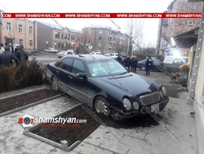 Գյումրիում 23-ամյա վարորդը Mercedes-ով հայտնվել է հետիոտնի համար նախատեսված ճանապարհին