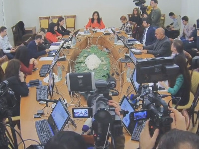 Տիկին Կարապետյան մենք՝ քաղաքական գործիչներս, խոցելի չե՞նք․ վիճաբանություն ԱԺ-ում