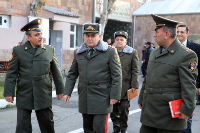 Armenian army's general staff chief visits central recruitment station