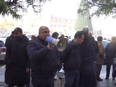 «Թույլ չենք տալու օր ցերեկով Նաիրիտը թալանել»․ Վահագն Չախալյան
