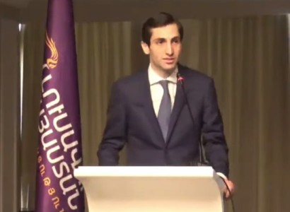 Կարեւոր չէ՝ ով է կրում «սուպերվարչապետական կոստյումը», կարեւոր է, որ ամեն ինչ կախված չլինի մեկ անձինց. Խաժակյան