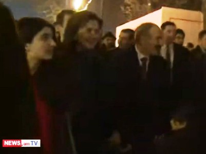 Ինչպես անցավ գլխավոր տոնածառի լույսերը վառելու միջոցառումը. Փաշինյանը շրջեց Ամանորյա տոնավաճառում (ֆոտոռեպորտաժ)