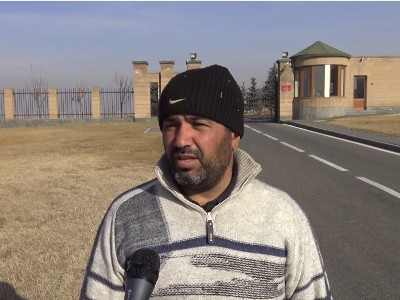 Լացեցին երեխեքս, իրենց էդ աչքերը հիշելով ես չեմ գնալու ոչ մի տեղ. Զինթոշակառուն 12 օր է` հացադուլ է անում ՊՆ-ի մոտ