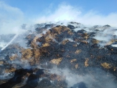 Խոշոր հրդեհ՝ Լոռու Նովոսելցովո գյուղում. 2000 հակ անասնակեր է այրվել (ֆոտո)