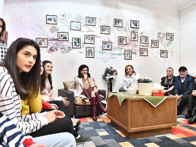 «Ամենամեծ երազանքը եղել է բնակարան ստանալը». Աննա Հակոբյանն այցելել է «Մեր տուն» սոցիալական ՀԿ (ֆոտո)