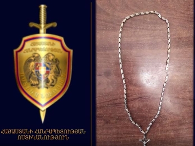 Բյուրեղավանի ոստիկանները թարմ հետքերով հայտնաբերել են ոսկե շղթան գողացողին ու գողոնը