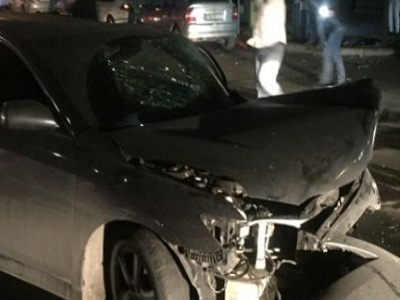 Տիգրան Մեծի պողոտայում բախվել են «Toyota Camry»-ն, «Opel Vectra»-ն եւ «Mercedes C»-ն. վիրավորների վիճակը կայուն ծանր է