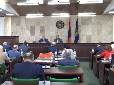 ԵՊՀ հոգաբարձուների խորհուրդը քննարկվում է ԵՊՀ ՈՒԽ նախագահին բերման ենթարկելու ոստիկանների գործելաոճը
