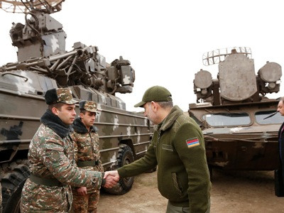 Armenia army’s new antiaircraft missile complexes are presented to PM (PHOTOS)