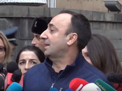 Եթե խաղաղ ժամանակում հերոսներ եք ման գալիս, ապա նրանք հիմա ՍԴ շենքում նստած են. Հրայր Թովմասյան