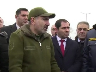 Հեսա հերթ նայողներ կլինեն, դադարեցրեք այդ բաները. Վարչապետը՝ Գյումրիի մաքսատանն է