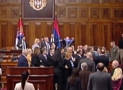 Սերբիայի խորհրդարանում դավանանքի մասին օրենքի շուրջ վեճի պատճառով տեղի է ունեցել ծեծկռտուք