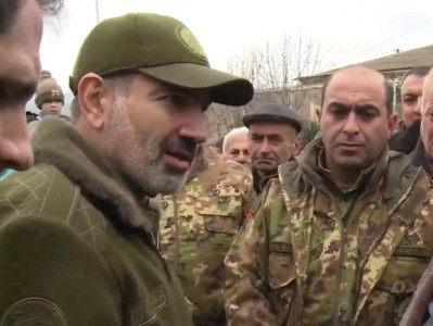 «Դուք ասում եք՝ 2 կովը սարքի 4, ես 2 կովից մեկը ծախում եմ, որ տոկոս մուծեմ». Կոթիի բնակիչը՝ վարչապետին