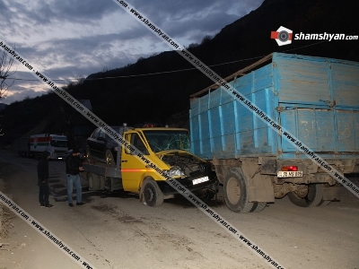 Լոռու մարզում բախվել են Mercedes ավտոքարշակն ու ЗИЛ-ը. կա վիրավոր (ֆոտո)
