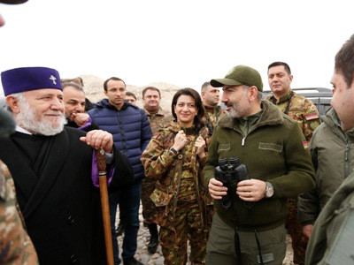 Armenian PM, His Holliness Karekin II visit military base ahead of New Year holidays (PHOTOS)