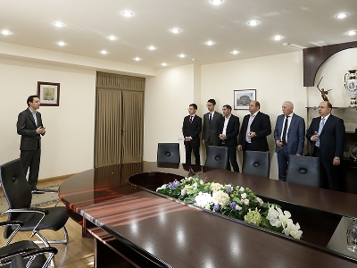 Yerevan Mayor hosts businessmen supporting city