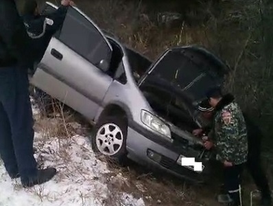 «Opel Zafira» մակնիշի ավտոմեքենան դուրս է եկել ճանապարհի երթեւեկելի հատվածից եւ կողաշրջվել