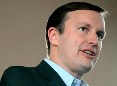 American senator urges Congress to stop Trump