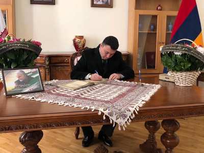 Armenia ex-ruling party makes note in book of mourning for General Soleimani (PHOTOS)