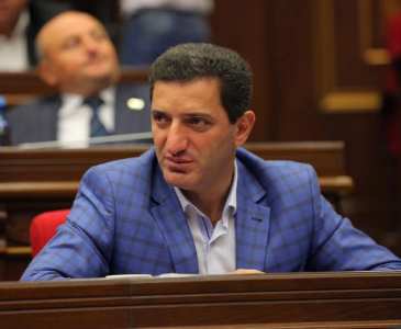 Սիգարետ նետելու խնդիրը կառավարության նիստին հնչեցնելը պատշա՞ճ է. Գեւորգ Պետրոսյան