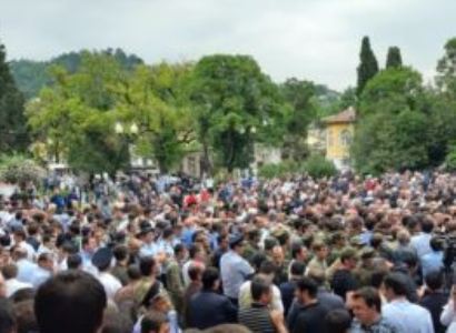 Rally participants to continue protest until new Abkhazian presidential elections