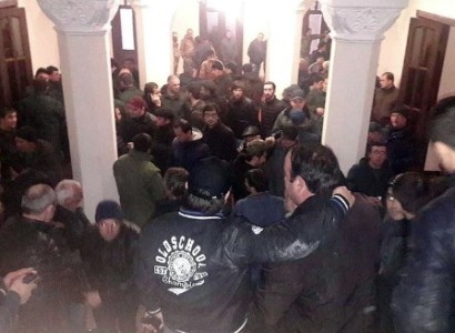 Demonstrators holding control of Abkhazia presidential residence for 3rd day