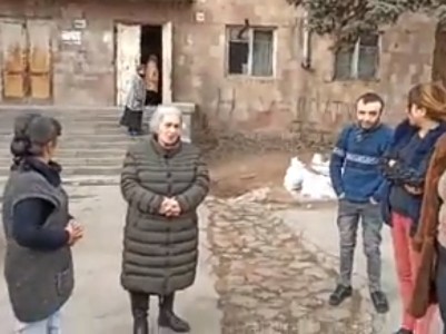 «Ավելի լավ է՝ շենքի բակում պալատկա խփեմ, քնեմ»․ Վանաձորի Ուսանողական 14 հասցեի հանրակացարանի բնակիչներն ահազանգում են