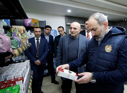 Armenia PM gets acquainted with activities of CARD foundation