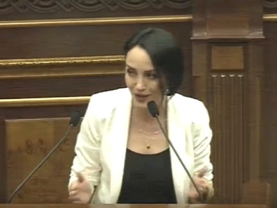 «Ես կարող եմ գնալ, կրկին ծննդաբերել, խնդիրը դա չէ». Լուսինե Բադալյանը` Մելքումյանին