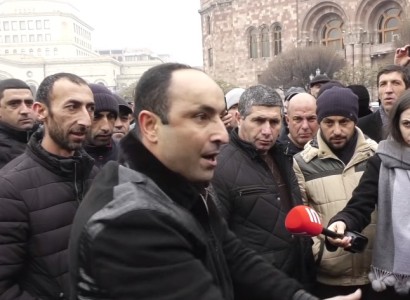 Հավի թեւն ավելի թանկ է, քան մեր պահած խոզի միսը. ցուցարար