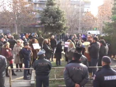 Armenia television company owner supporters protest in front of Criminal Court of Appeal