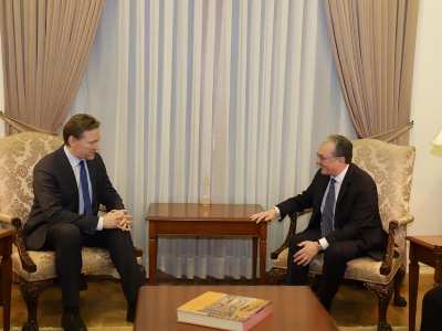 Armenia FM receives Russian Academy of Sciences professor