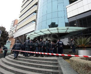 Newspaper: Why did gunman break into downtown Yerevan hotel?