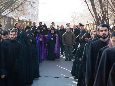 Armenia Army Day Divine Liturgy, awards held at Mother See of Holy Etchmiadzin