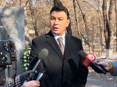 Փաշինյանը հին ու նոր է անում, բայց իր թիմի կեսը ՀՀԿ-ից փախածներ են կամ տաքուկ անկյուններ փնտրողներ են. Շարմազանով