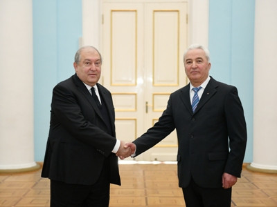 New Ukraine ambassador hands credentials to Armenia President