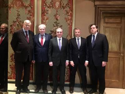 Armenian, Azerbaijani foreign ministers hold “intensive discussions”, joint statement says