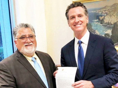 California Senator Portantino hands PM Pashinyan’s invitation to Governor Newsom to visit Armenia