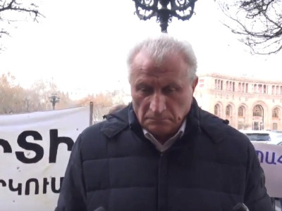 Թույլ չենք տալու, որ «Նաիրիտը» փոշիացվի. նաիրիտցիների ակցիան՝ Կառավարության շենքի առջեւ