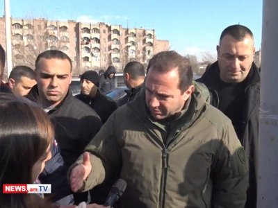 Armenia defense minister and MP negotiating with deceased serviceman's relatives