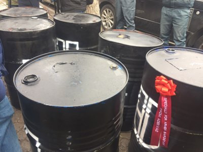 Armenia activists take oil barrels to presidential residence (PHOTOS)
