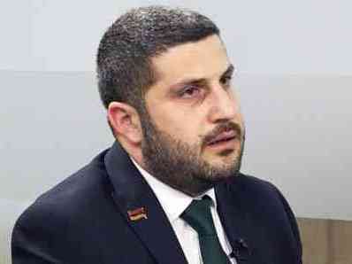 Ժողովրդին գուցե տրվի հնարավորություն ոչ միայն սրբել, այլև համտեսել տալ իրենց կոշիկների տակացուները. Փամբուխչյան