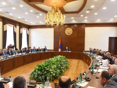 Artsakh president chairs government's meeting
