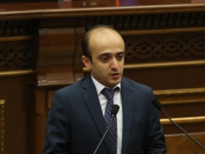 Սեփական շահերի համար իշխանության պայքարի միջոցները մակերեսային են. «Լուսավոր Հայաստան»