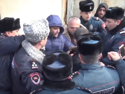 Scuffle occurs between Yerevan police, local residents