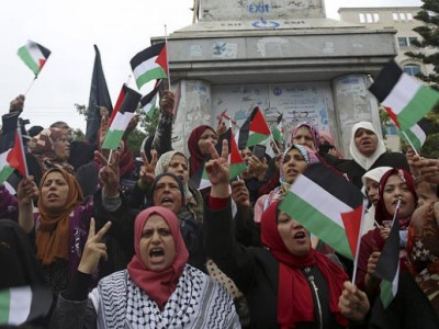 Palestinians take to streets protesting Trump's plan