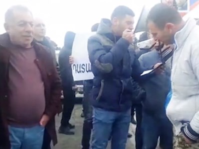 Sasna Tsrer armed group supporters block Yerevan-Gyumri highway